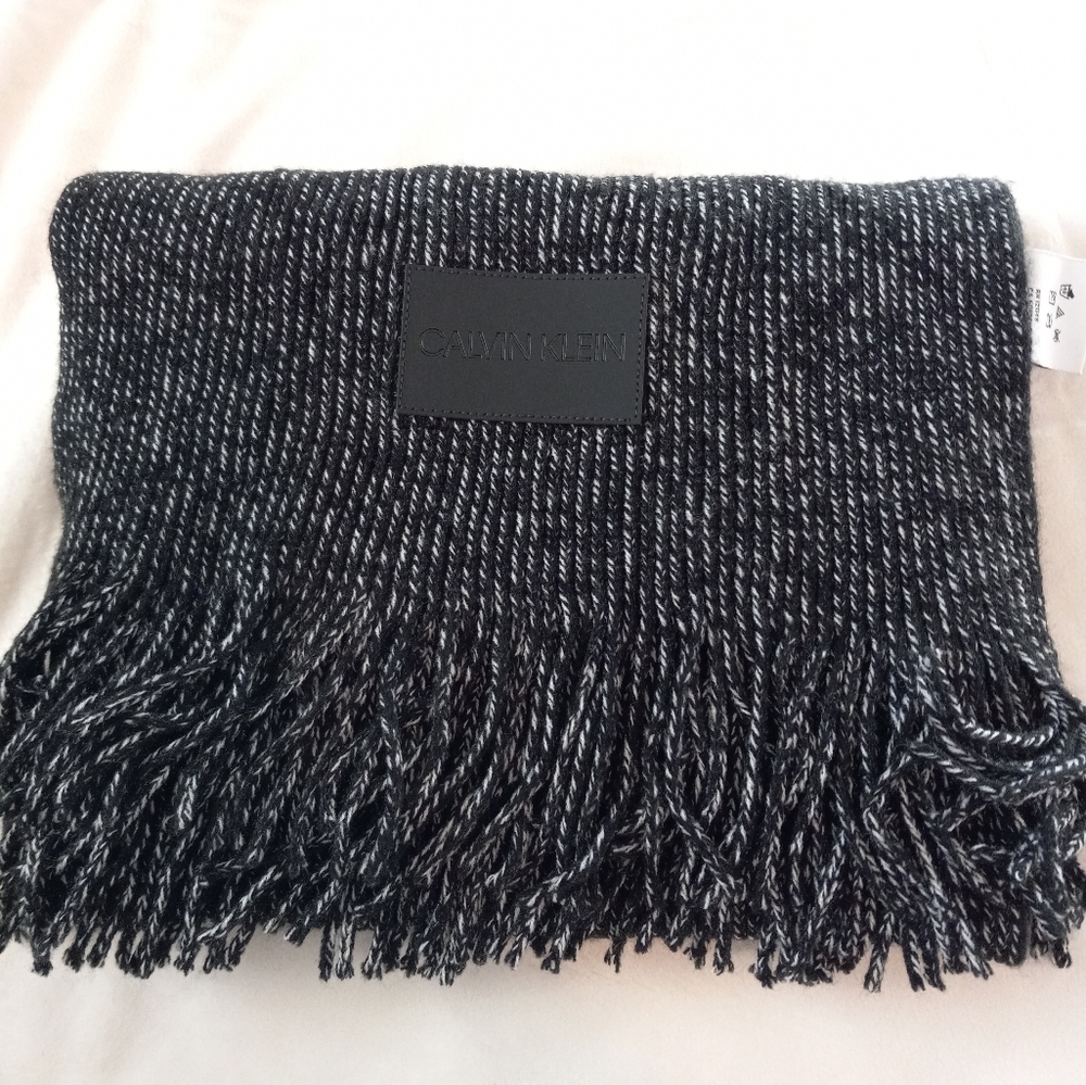 Calvin Klein Mens Gray Acrylic Scarf.  64"L X 10.5"W.